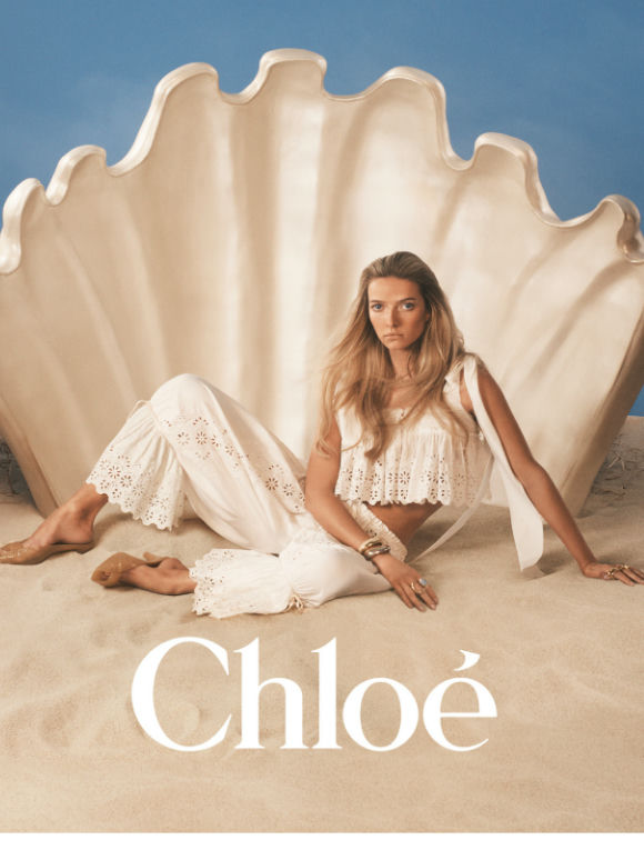 A Dreamlike Summer: Chloé à La Plage
